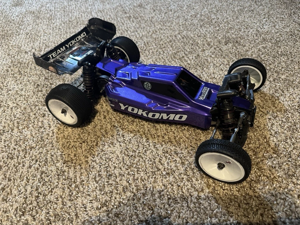 Cochecito de carreras Yokomo SO 2.0 escala 1/10 2x2 RC totalmente construido y afinado Foto 2 de 4