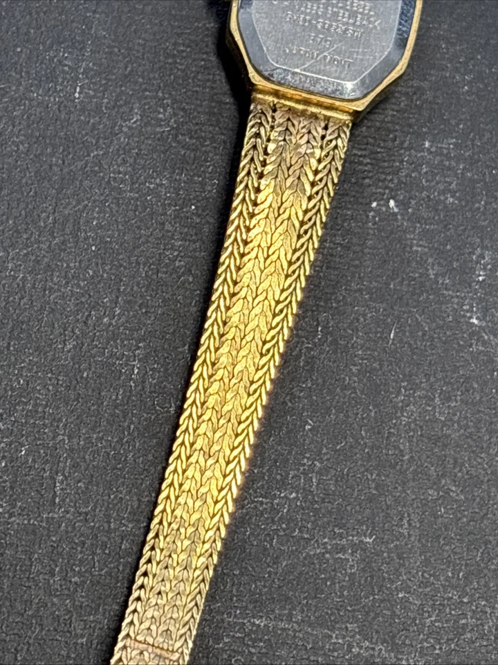 Reloj de cuarzo vintage dorado con diamantes Elgin esfera negra correa tejida Foto 4 de 4