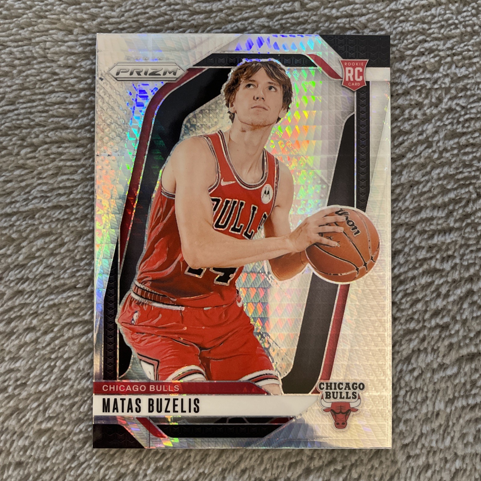 2024-25 Panini Prizm Basketball Matas Buzelis Hyper Prizm Rookie RC Bull #252 SP