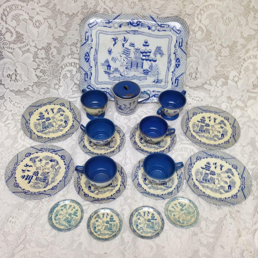 1950s, Ohio Art Blue Willow 21-pc Child's Tin Tea Set