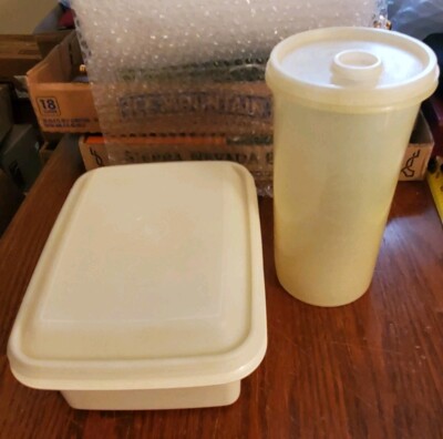 Vintage Tupperware Freezer Keeper And Storage Beverage Container Lid And Flip...