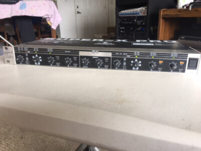 BEHRINGER SUPER-X PRO CX2310 HIGHT-PRECISION STEREO-2 WAY/3-WAY CROSSOVER 
