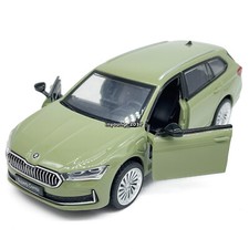 1:35 Skoda Superb IV Combi Modelo Coche Diecast Coches de Juguete Juguetes para Niños Niños Verde