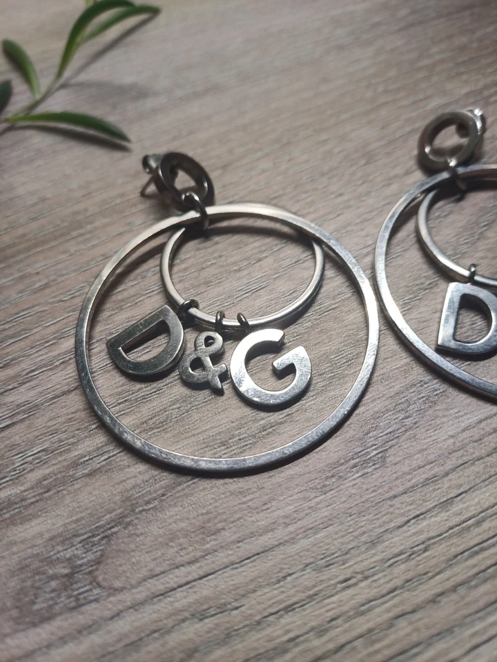 Orecchini D&G acciaio pendenti con cerchi usato buone condizioni - Immagine 2 di 3