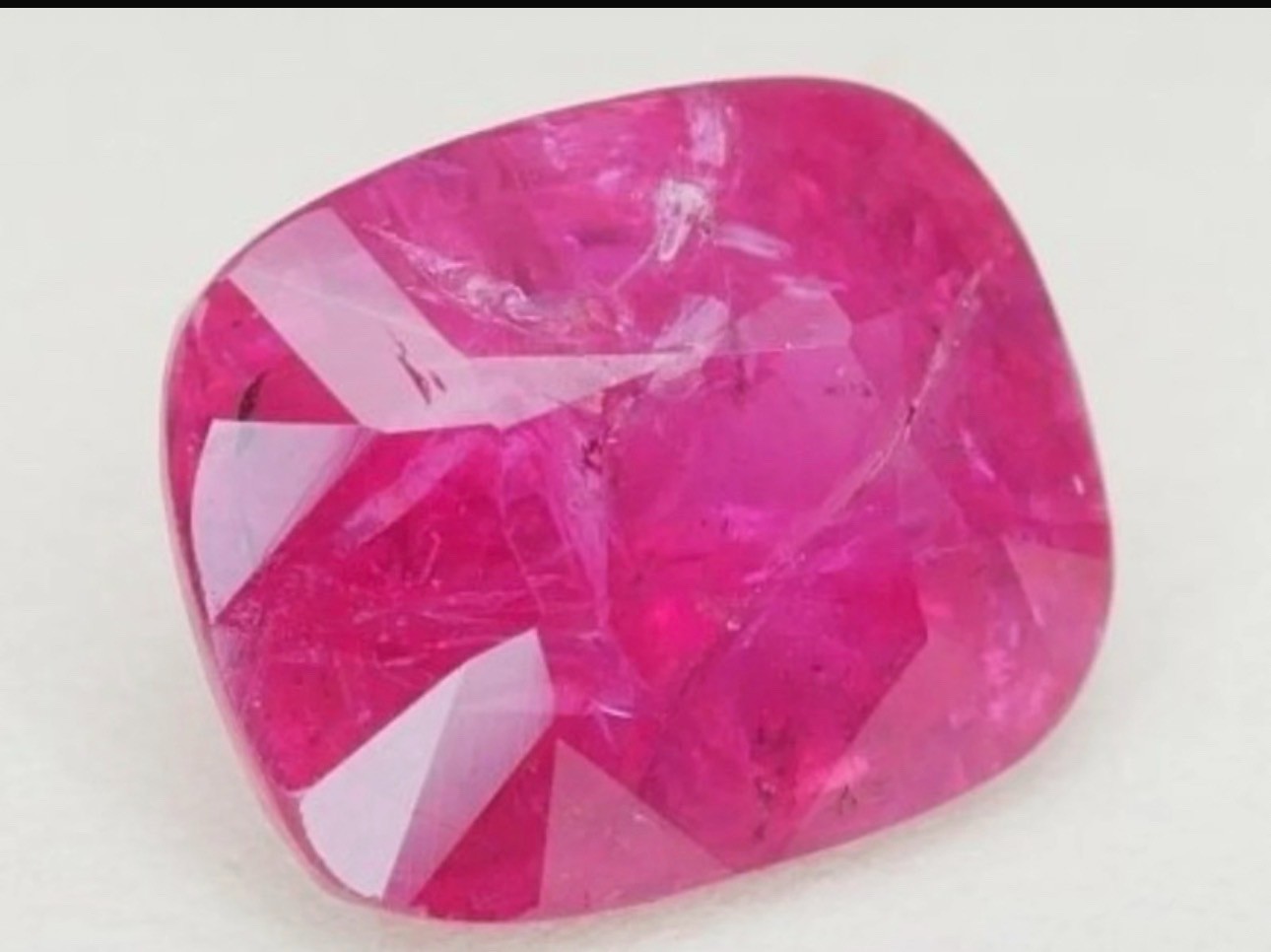 Rubis naturel d'exception 1,25ct couleur Vivid Orangish Red pour bague de fiançailles unique