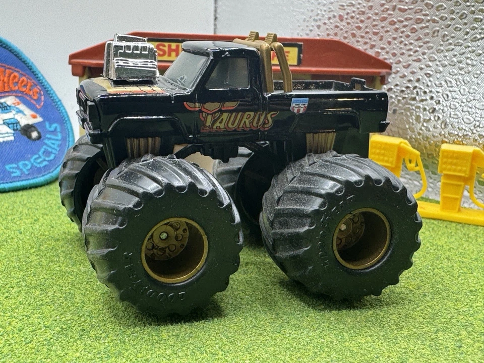 1993 Matchbox Monster Wars TAURUS Vintage RARE Monster Truck Black NM USHRA - Image 3 of 4