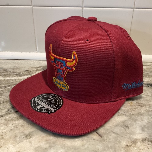 NBA CHICAGO BULLS NORTHERN LIGHTS MITCHELL & NESS RED FITTED MENS HAT Size 7 5/8 - Picture 3 of 6