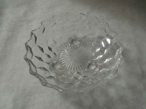 Clear Glass Diamond Cut Footed Candy Dish/ Bowl 6.75"w x 2.25"t Excellent Co - Picture 6 of 6