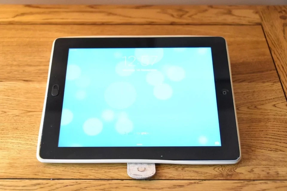 Apple iPad A1416 3rd Gen 16GB WiFi 9.7” Silver Reset & Unlocked  - VGC - Image 2 of 4