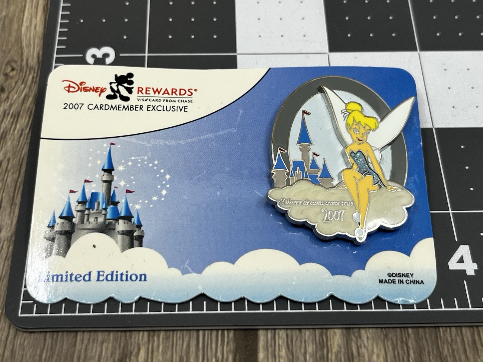Disney - Visa Rewards 2007 - Tinker Bell Peter Pan - Card Holder Pin
