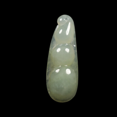Certified Grade A 100% Natural Green Jadeite Jade Pendant Hand-Carved Bean 03113