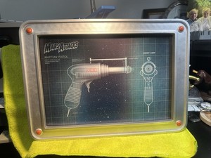 Topps Mars Attacks 3D Gun Frame