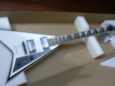 Awesome Jackson Js32t Af White With Black Bevels Fully Set Up !!!