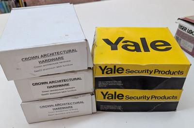 Restposten Türgriffe Knöpfe Yale Krone Architekturbeschläge Vintage Schlüssel Requisiten