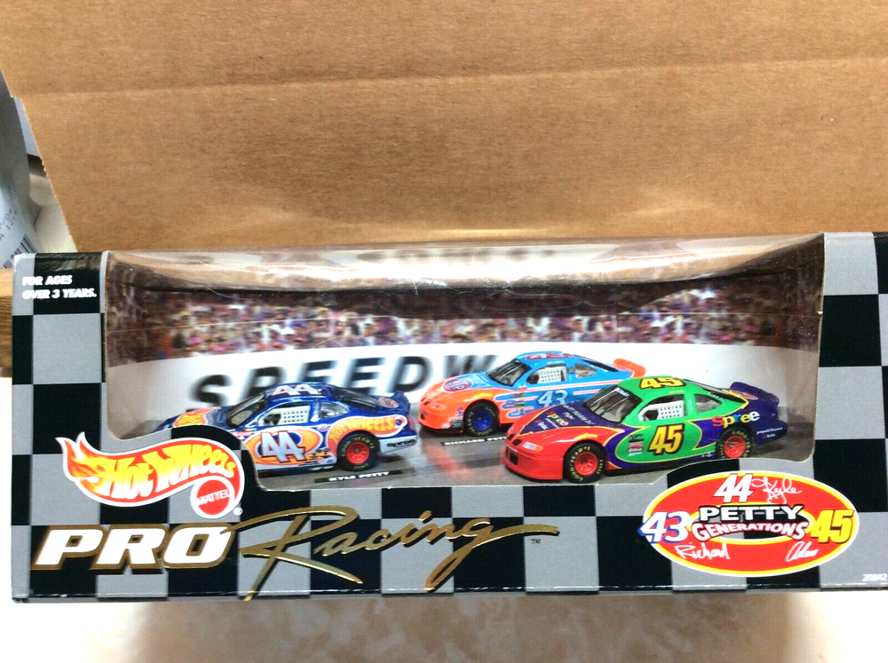 Hot Wheels Pro Racing 3-Car Petty Generations Set Richard Kyle Adam