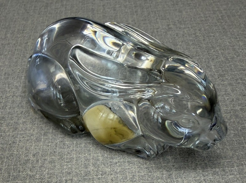  VINTAGE USA CRYSTAL PRINCESS HOUSE Glass RABBIT FIGURINE PAPERWEIGHT 