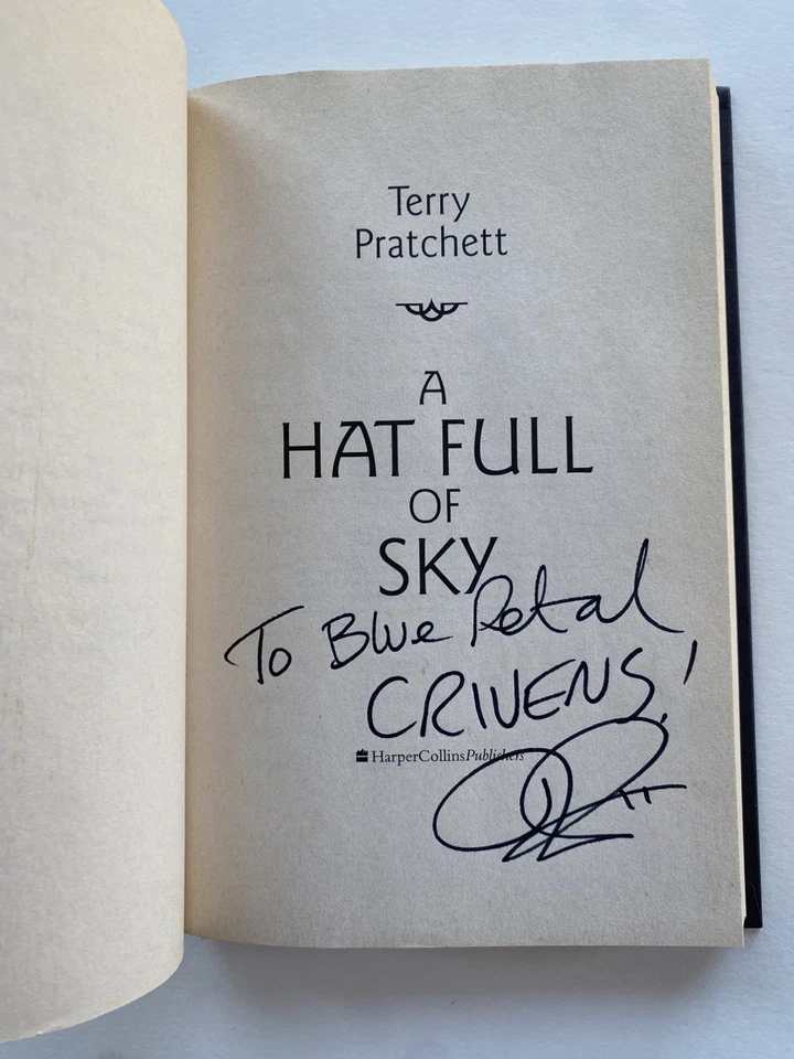 A Hat Full of Sky - Terry Pratchett - HC BCE - 2004 - SIGNED - Discworld #32 - Image 4 of 4