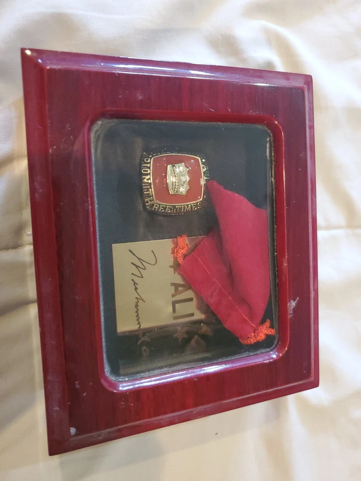 ANILLO CAMPEONATO MUNDIAL MUHAMMAD ALI EN CAJA PERSONALIZADA Foto 4 de 4