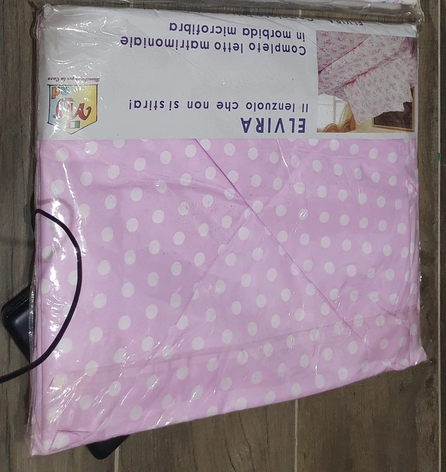 Lotto 2 Set Lenzuola Matrimoniale Cotone Bianco Ricamato E Microfibra Rosa - Immagine 2 di 2