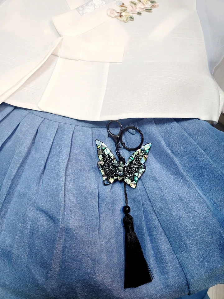 Llavero Norigae Mariposa Coreana - Concha Nácar Blanca, Borla Negra Foto 4 de 4