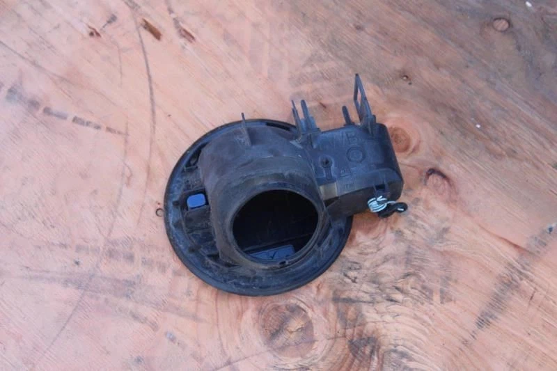 Cadillac Escalade ESV 2015 2016 2017 2018 puerta de llenado de combustible Foto 2 de 4