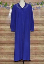 VTG Vanity Fair Purple Robe Housecoat Snap Front Size M Embroidered Floral USA