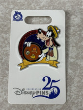 DISNEY PIN GOOFY CELEBRATING 25 YEARS OF PIN TRADING - NEW ON CARD