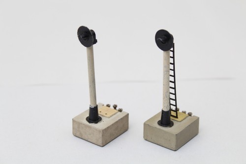 OO Gauge Model Railway 2x Trix TTR Electric Light Signals F1 - Picture 2 of 17