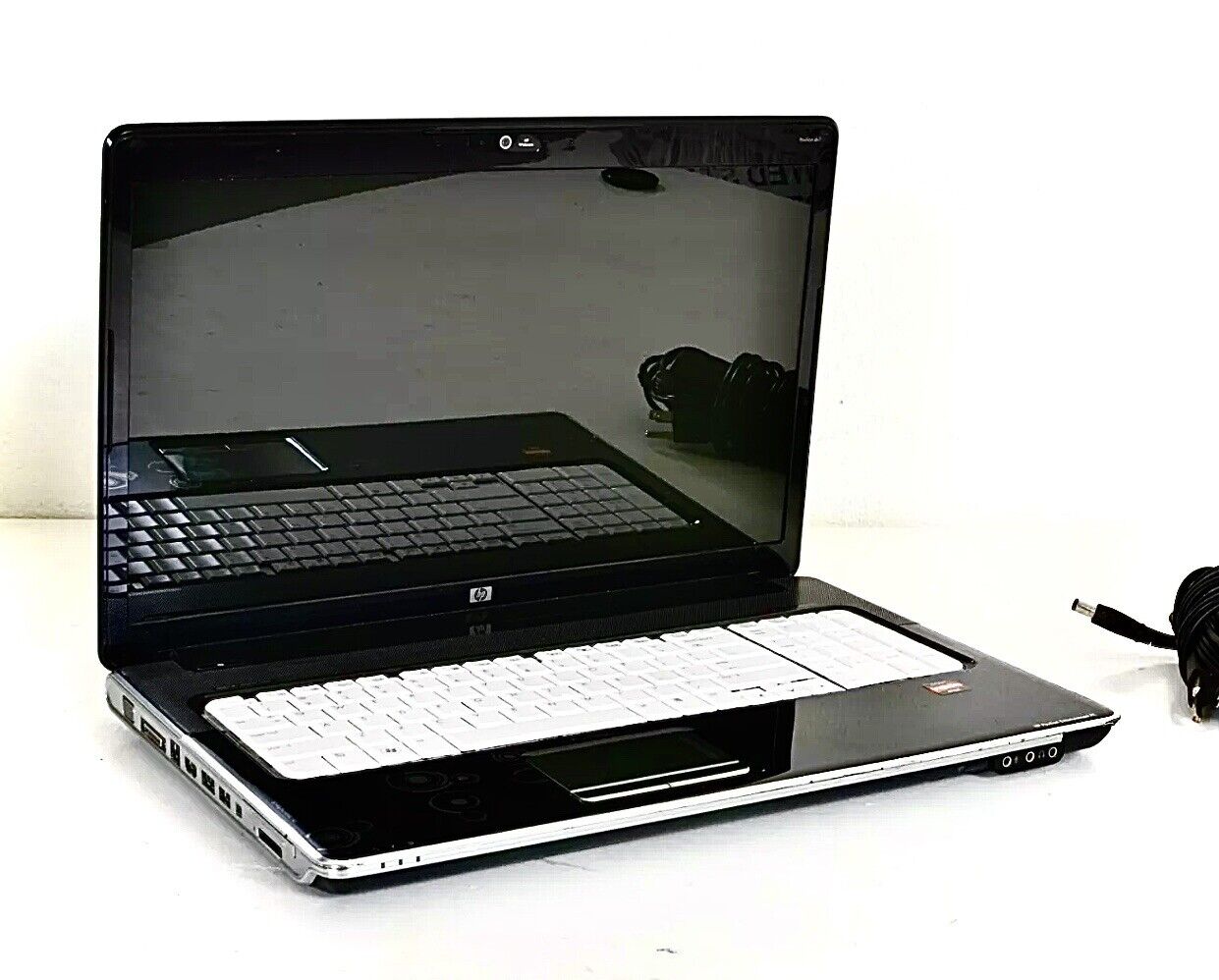 HP Pavilion DV7-3000 Black with White Keyboard i7 Processor Laptop