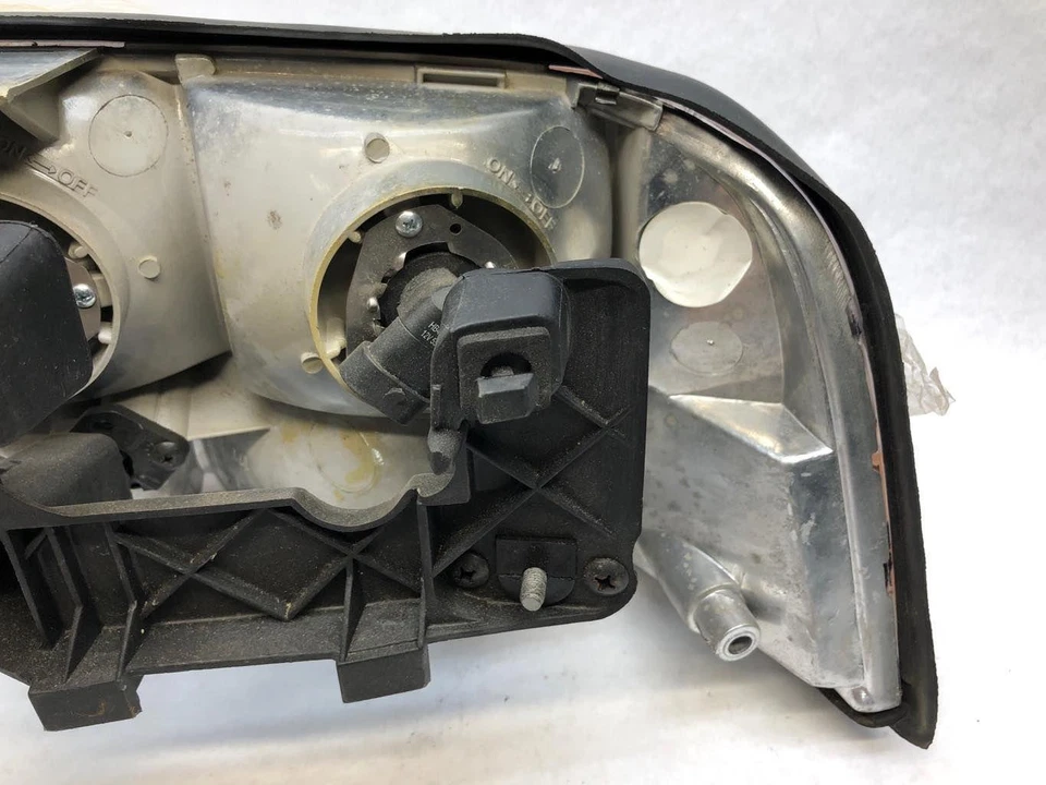 1998-2005 GMC Sonoma /Jimmy Passenger RH Side Headlight New Aftmkt *W/ Fog Light - Image 4 of 4