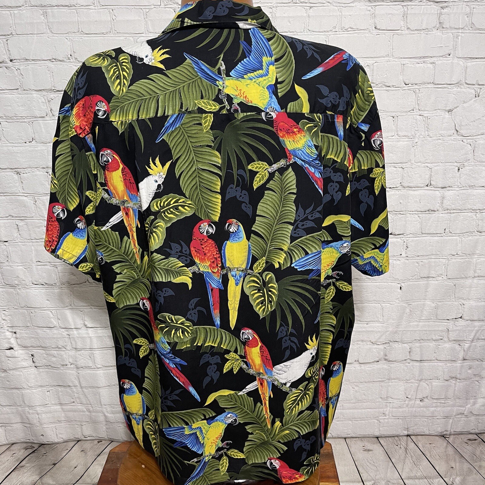 Paradise Found Hawaiian Shirt  Magnum PI Black Parrott Size L Rayon Made USA