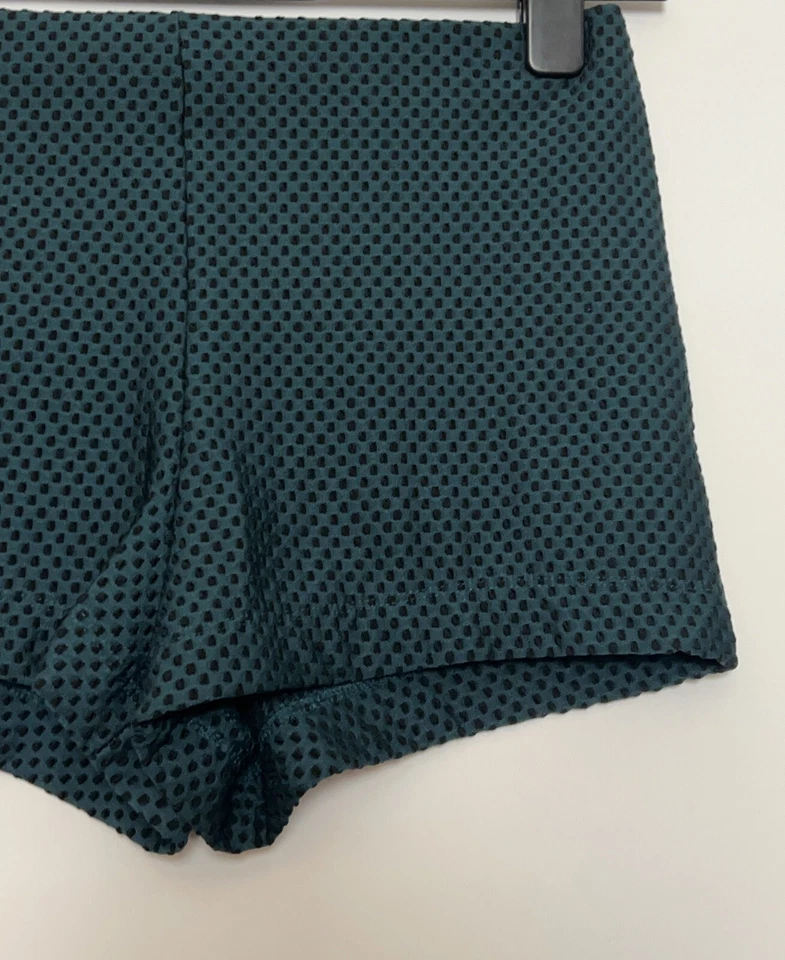 Forever 21 Green Spotty Smart Shorts Size M - Image 3 of 4