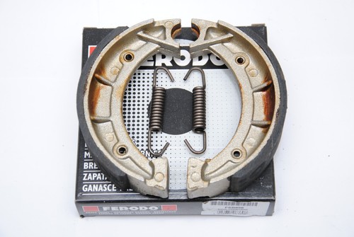 Set Ganasce Freno Posteriore Ferodo FSB581 Per Toyota Avensis (1997-2003) – 4 Pezzi Con Accessori