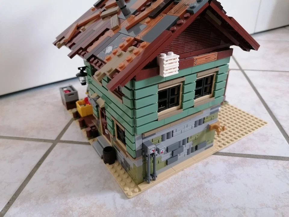 LEGO Ideas 21310 Old Fishing Store, photo 4 sur 5