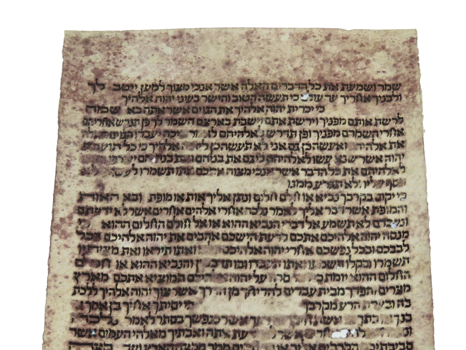RARE ANCIENT BIBLE MANUSCRIPT FRAGMENT PARCHMENT FROM ISRAEL 150-200 years old - Image 4 of 4