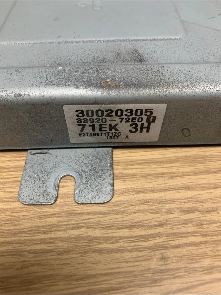 Unidad de módulo de control informático Suzuki Sidekick Tracker EcmEngine 97 ECM 3392072E0 Foto 2 de 4