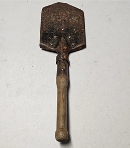 WWI Original Imperial German Entrenching Tool Shovel Riveted Blade Wooden Handle