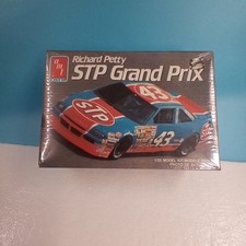 AMT ERTL Richard Petty 43 STP Grand Prix 1/25 Scale Model Kit 6728 New NOS