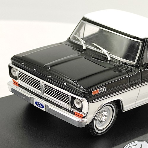GreenLight 1/43 1971Chevrolet Cheyenne Alloy Model with Minor Flaws - Picture 12 of 20