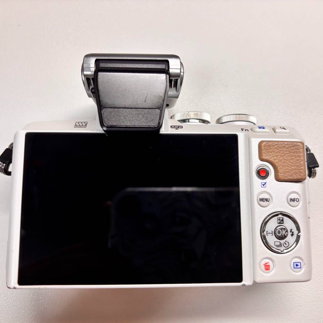 Olympus PEN E-PL7 Digital Camera White with 14-42mm Lens Used