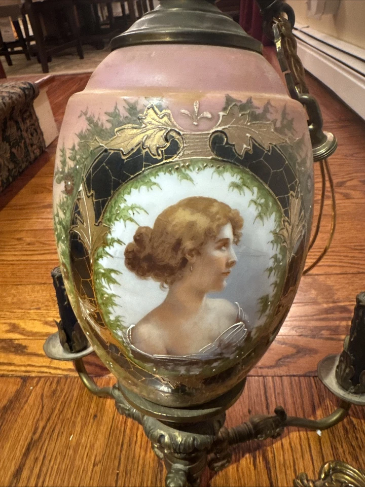 Candelabro de vela de porcelana rosa vitoriano com retrato de mulher, dourado, 18” H - Imagem 2 de 4