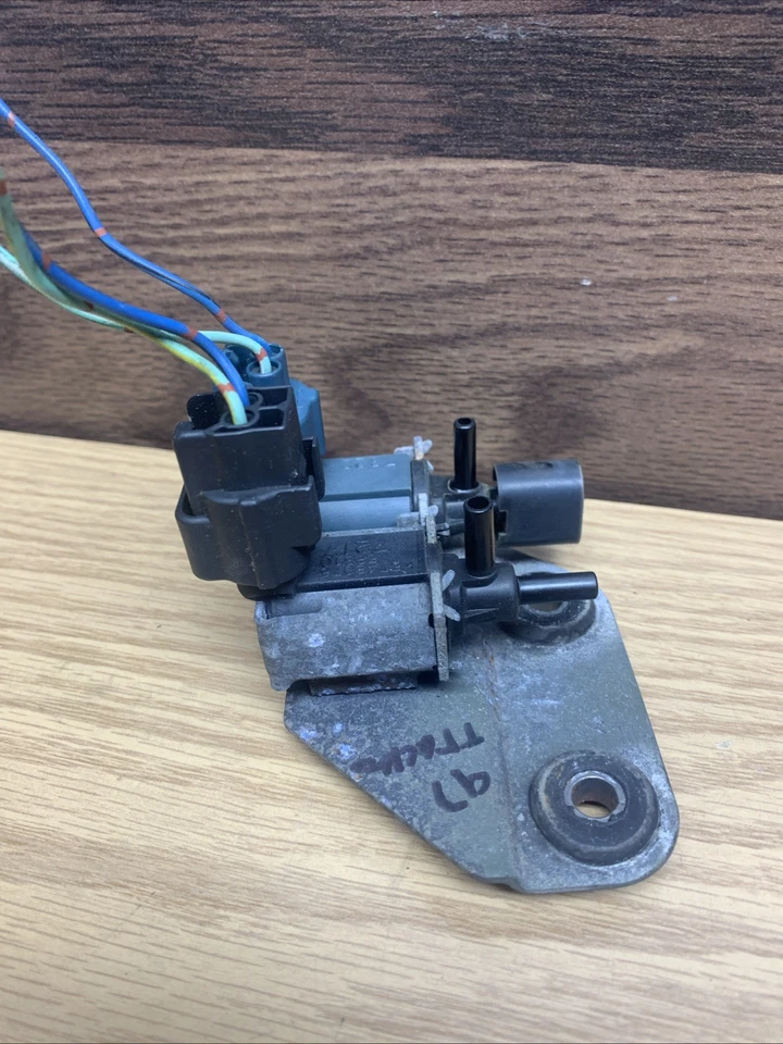 92-98 Suzuki Sidekick Tracker EGR FPR Vacuum Solenoid Purge Valve - Image 4 of 4