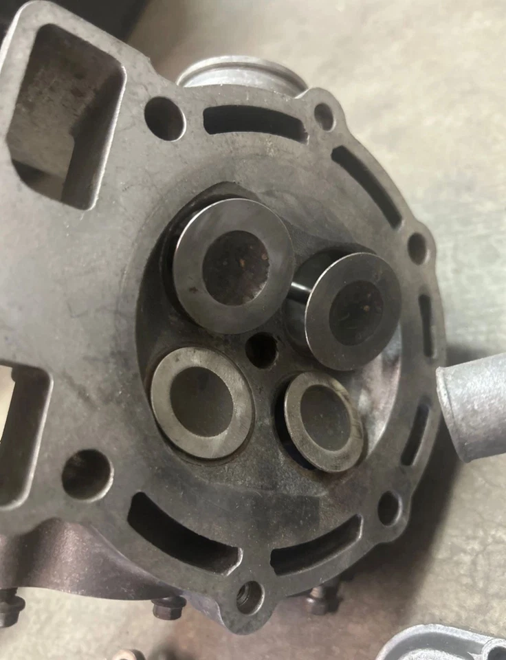 2007 ktm 525 ex головка блока цилиндров и крышка клапана ГОЛОВКА КЛАПАНА KTM525 EX OEM 07 - Изображение 2 из 4