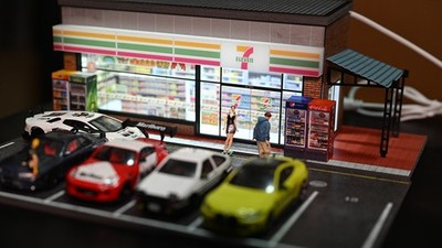 1:64 Diorama Parkplatz Modell LED Lichit Japanische Garage Model Display Case DE