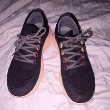 Allbirds Men  s Black/Beige Low Top Lace-Up Athletic Sneakers, Pre-Owned