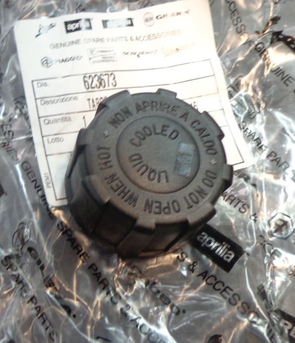 GILERA RUNNER 50 125 180 200 SP FXR VXR ST Genuine Radiator Water Cap 623673 - Picture 2 of 2