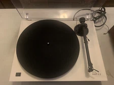 MUSIC HALL MMF 2.2 Straight Arm Turntable Used