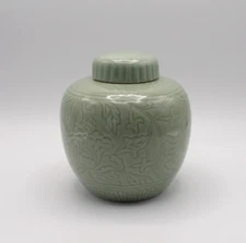 LIDDED GINGER JAR BY ANDREA BY SADEK CELADON GREEN GLAZE EC