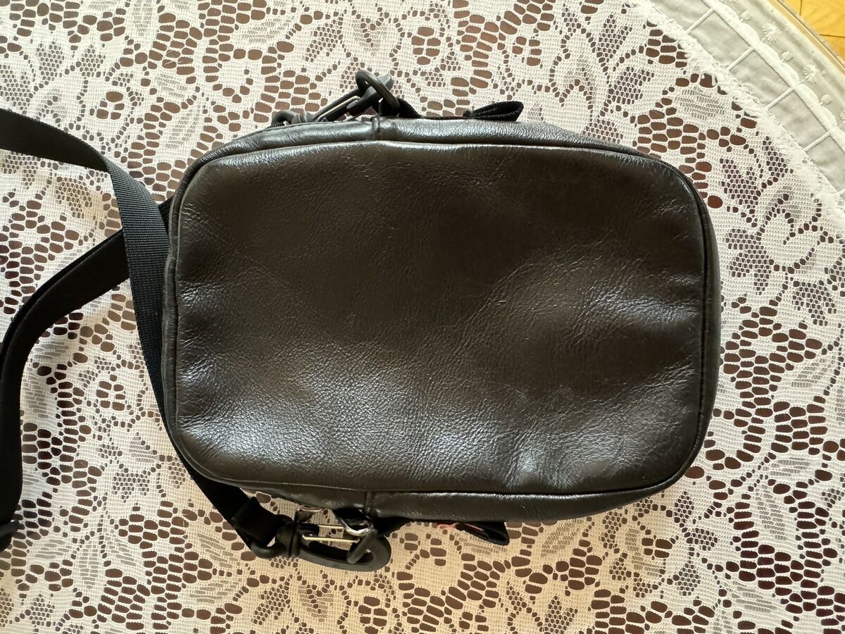 SUPREME x THE NORTH FACE Leather Shoulder Bag Black Collab SUPREME x THE NORTH FACE Leather Shoulder Bag Black Collab