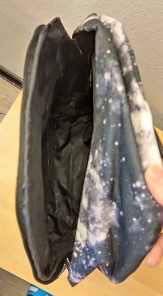 Hype Rucksack hauptsächlich schwarz mit weißen Mustern - Bild 2 von 3